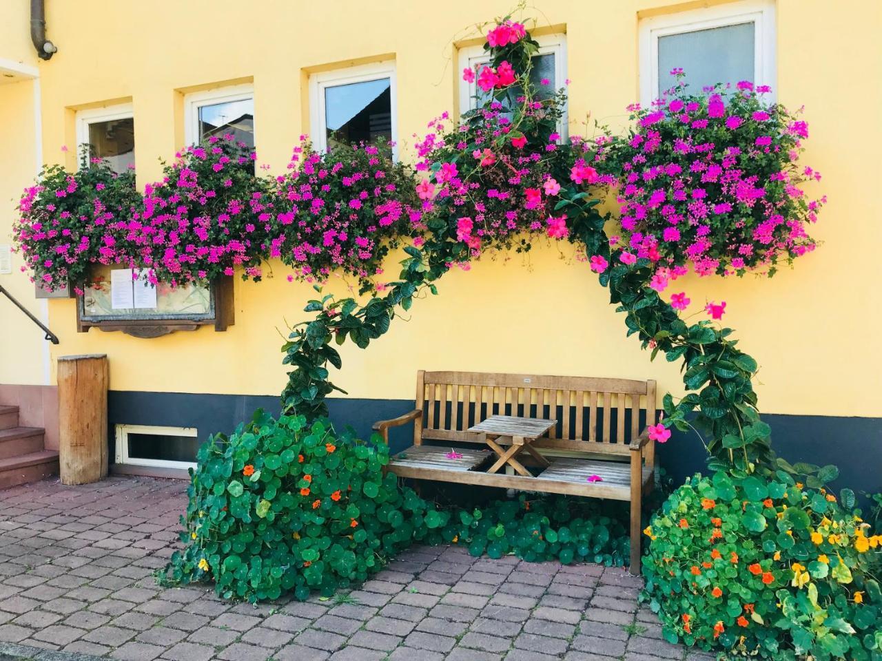 Hotel zum Engel Mespelbrunn Buitenkant foto